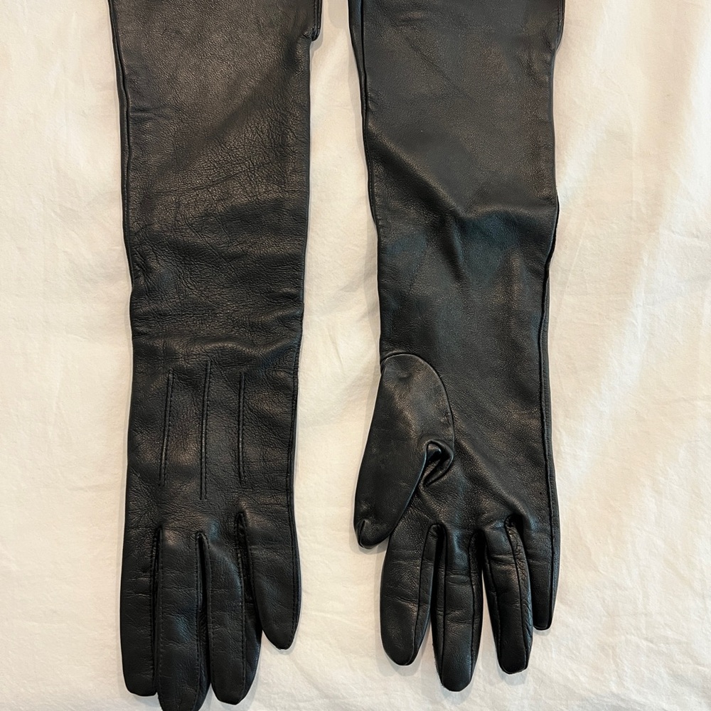 Club Monaco Elegant Black Leather Gloves